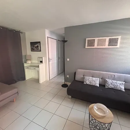Classé 3 Etoiles Cosy Sur Proche De Toutes Commodités, Parking Privé