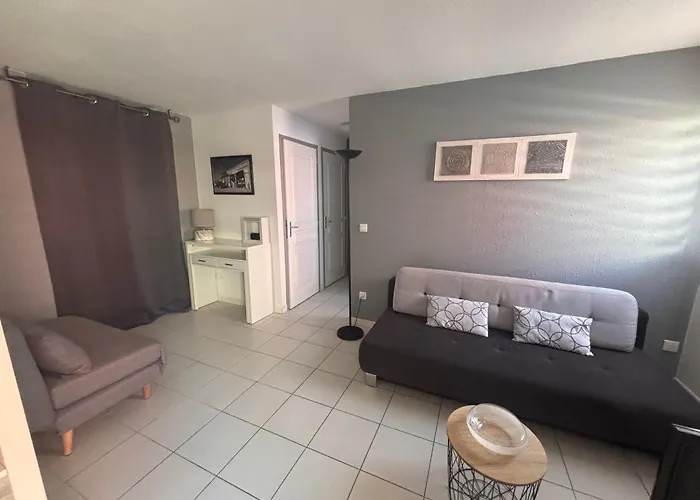 Classe 3 Etoiles Cosy Sur Proche De Toutes Commodites, Parking Prive